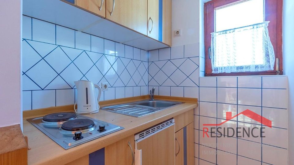 PJEŠČANA UVALA, SAMOSTOJEĆA KUĆA SA APARTMANIMA