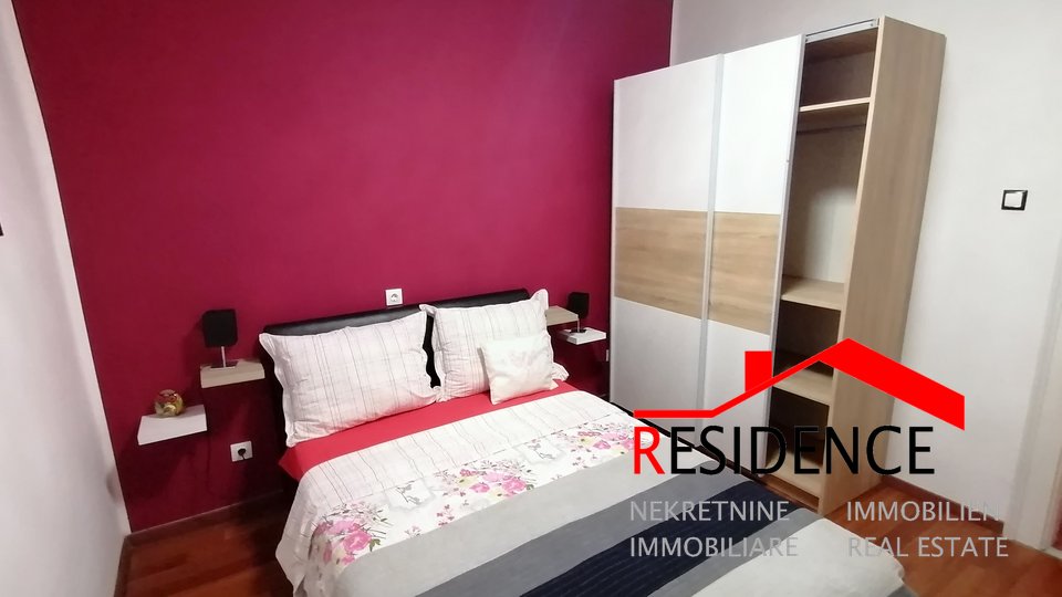 APARTMENT IN PULA- CENTER, SECOND FLOOR, COMPLETELY RENOVATED