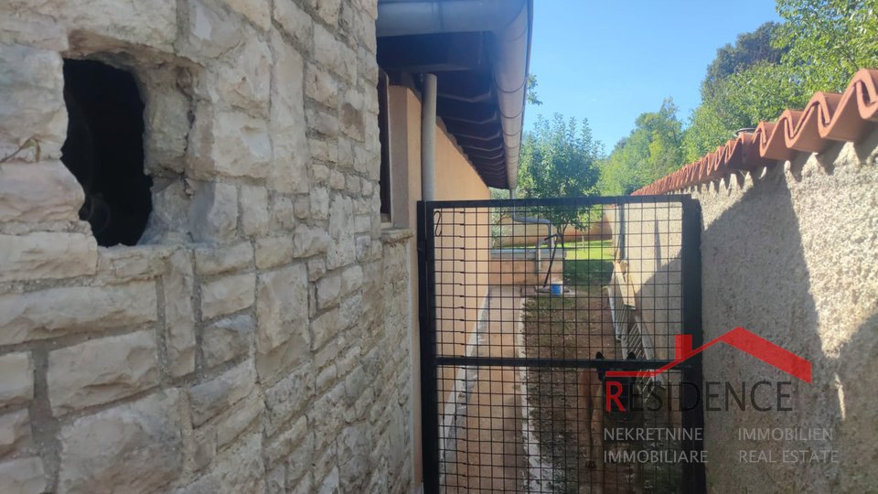 ŠIŠAN, LEGALIZIRANA HIŠA Z VRTOM