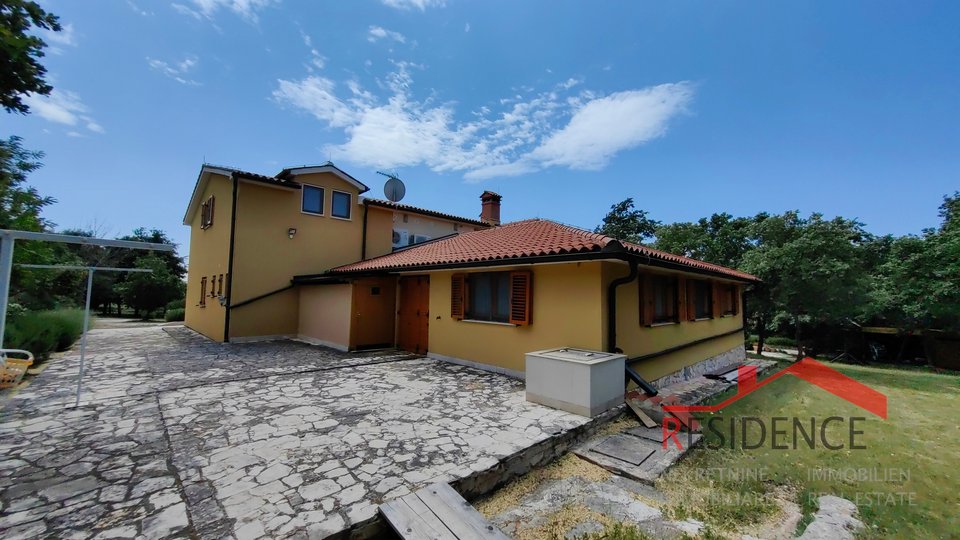 Extraordinary, specific real estate, Villa in the vicinity of Svetvinčent