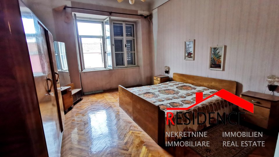 Pula, Downtown, apartment with 2 bedrooms, near the Amphitheater