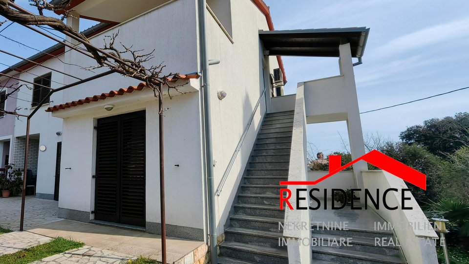 Banjole, house with 4 residential units, 600 meters to the sea