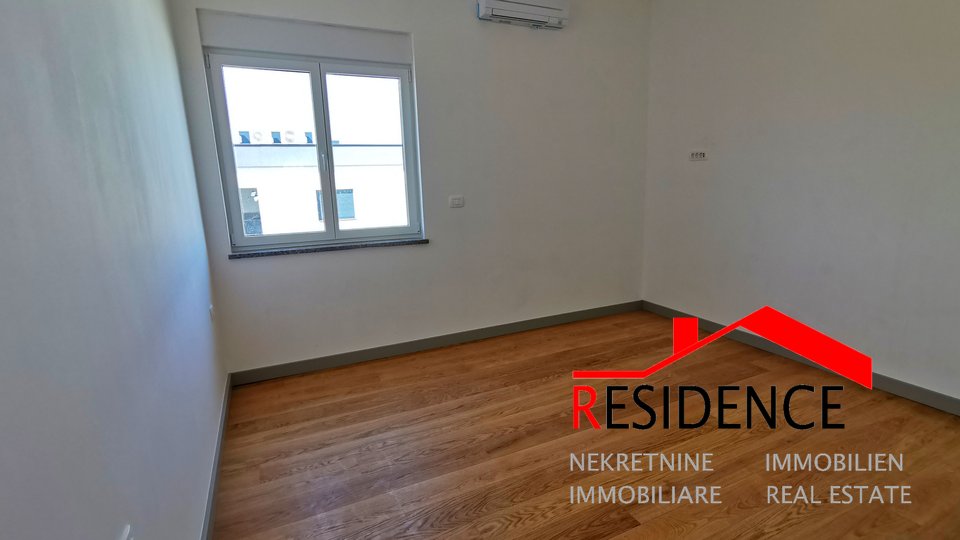BANJOLE- VOLME, FIRST FLOOR APARTMENT, NEW BUILDING, SEA VIEW, GARAGE