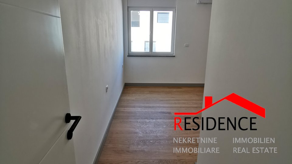 BANJOLE- VOLME, FIRST FLOOR APARTMENT, NEW BUILDING, SEA VIEW