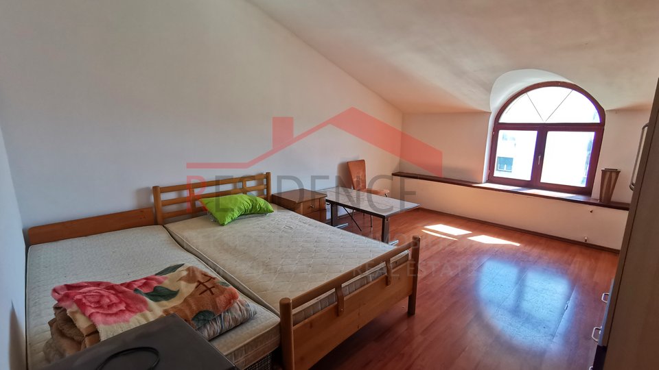 House, 211 m2, For Sale, Pula - Centar