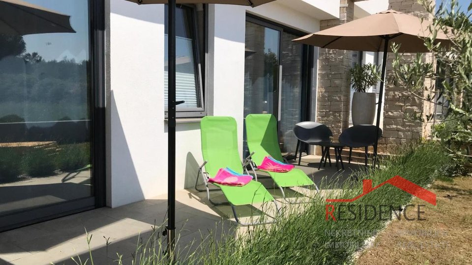 Peroj, eine wunderschöne neue Villa mit Meerblick