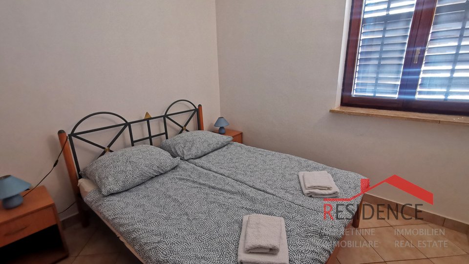 KUĆA U BANJOLAMA S BAZENOM, 6 APARTMANA