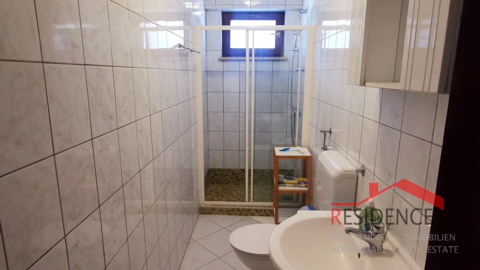 KUĆA U BANJOLAMA S BAZENOM, 6 APARTMANA