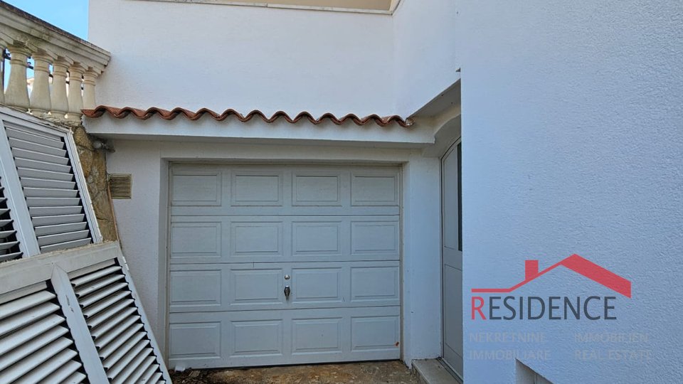 Banjole, a house with three apartments and a sea view