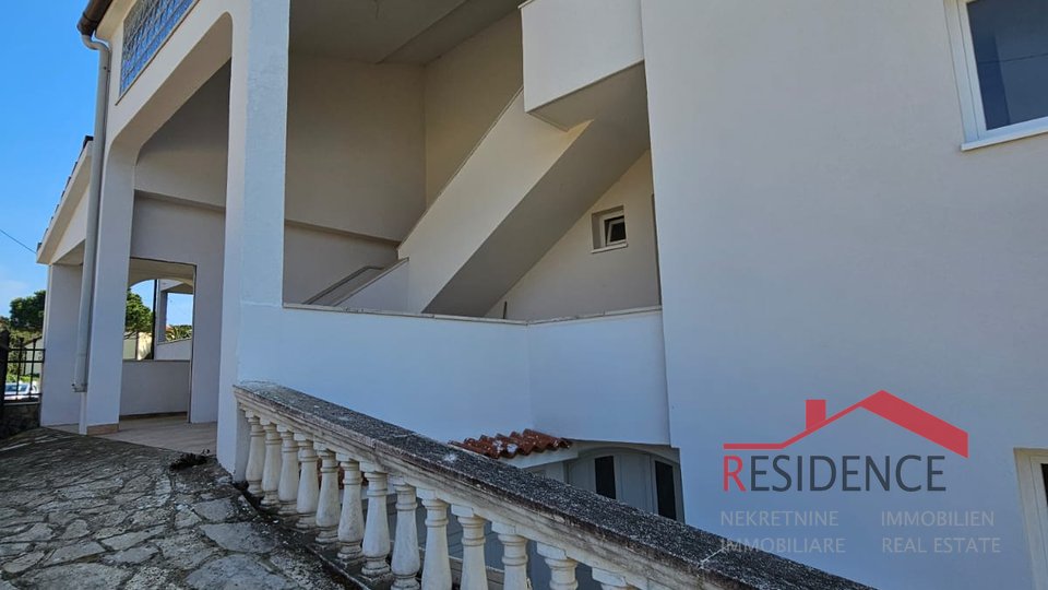 Banjole, a house with three apartments and a sea view