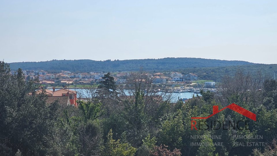 Banjole, a house with three apartments and a sea view