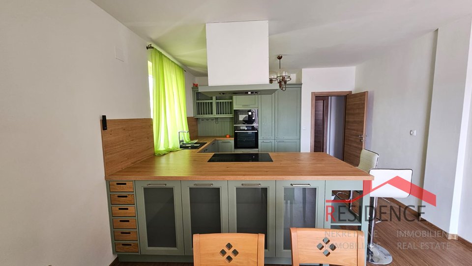 Banjole, hiša s tremi apartmaji in pogledom na morje