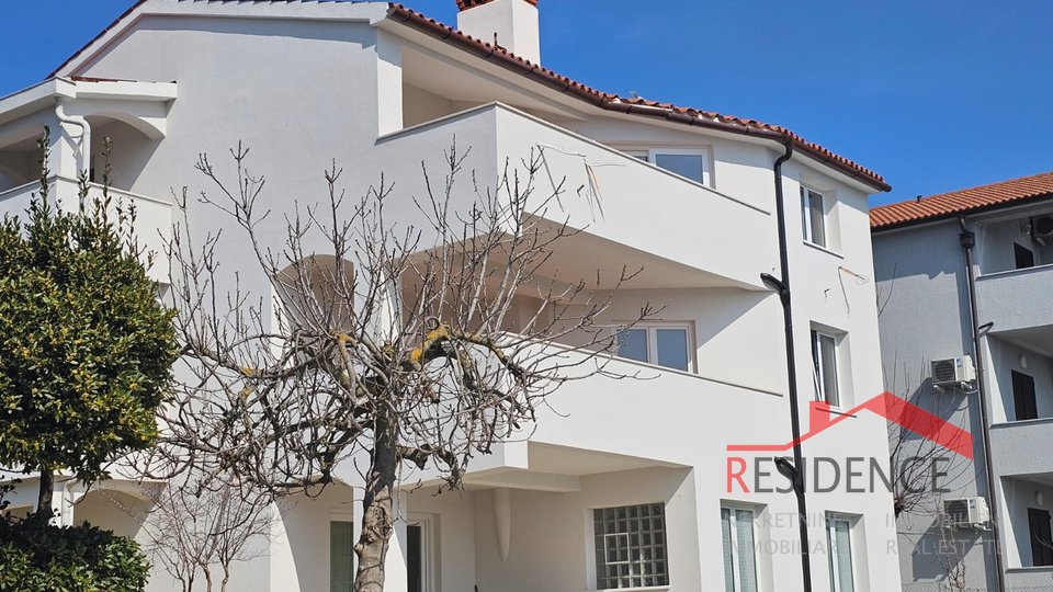 Banjole, a house with three apartments and a sea view