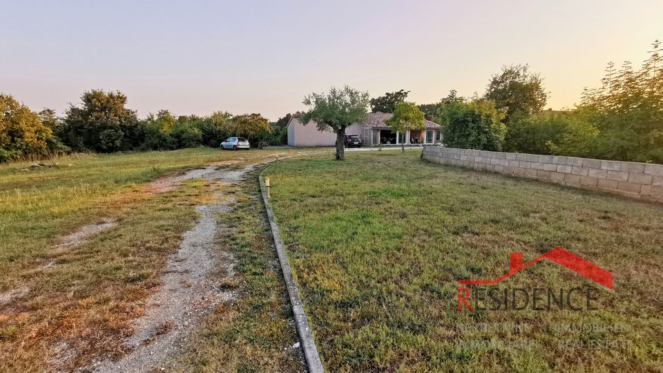 Marčana - Surroundings, one-story house with a large yard and garage