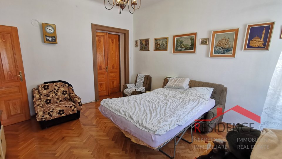 Pula, Center, apartment on the first floor, three bedrooms