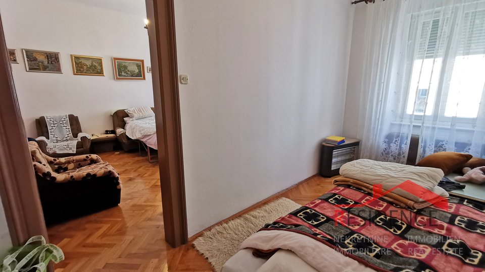 Pula, Center, apartment on the first floor, three bedrooms