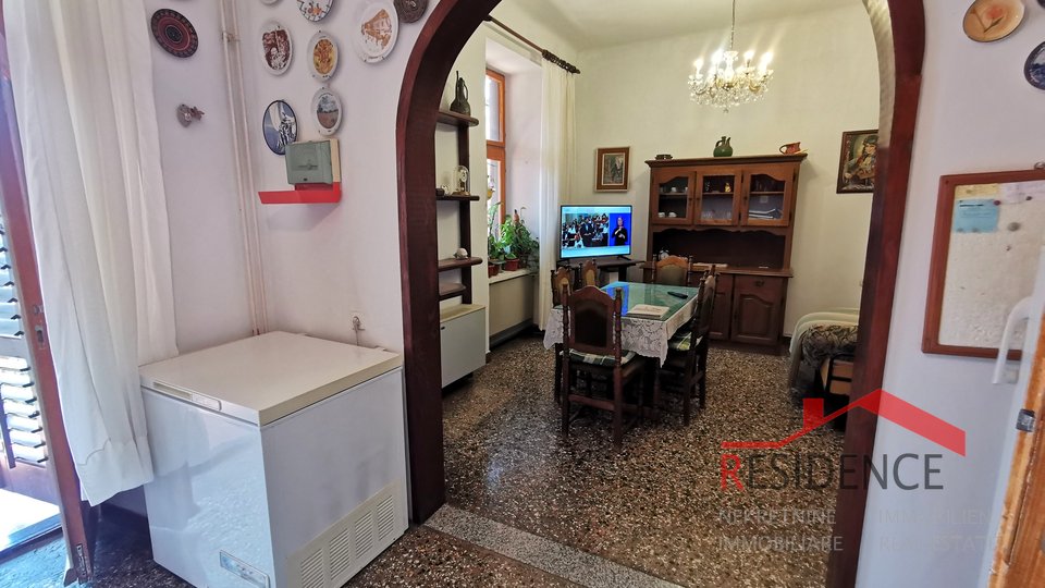 Pula, Center, apartment on the first floor, three bedrooms