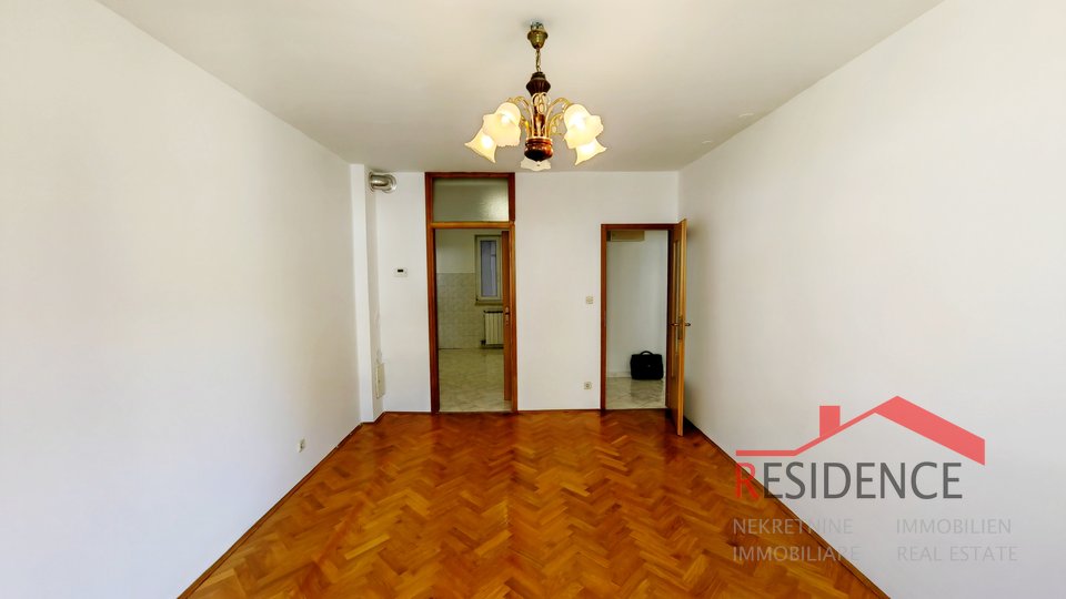 Pula - Monte Zaro, three-room apartment on the second floor