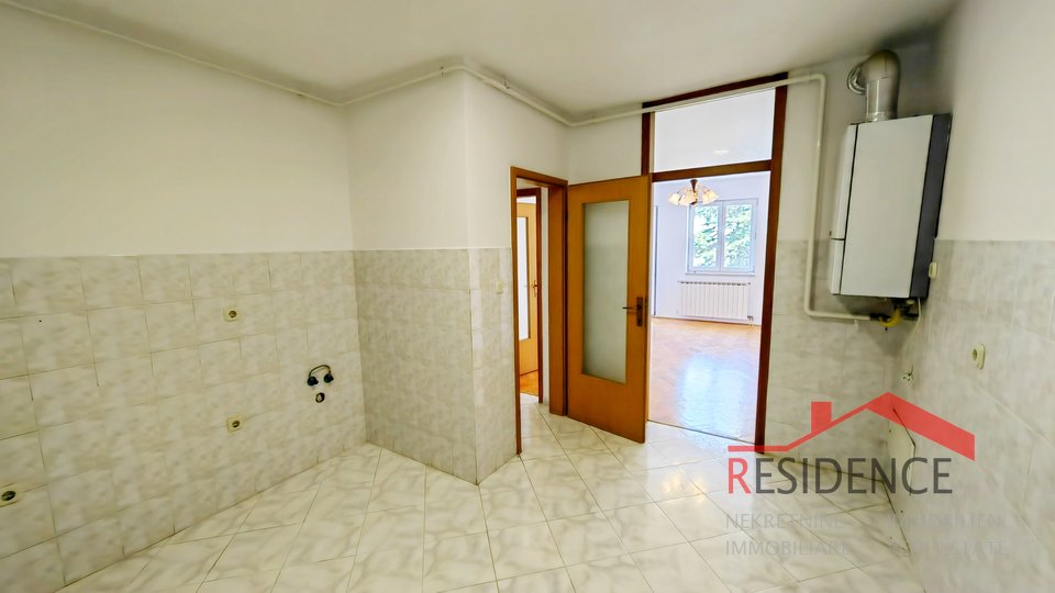 Pula - Monte Zaro, three-room apartment on the second floor