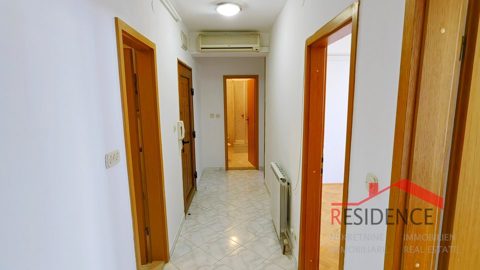 Pula - Monte Zaro, three-room apartment on the second floor