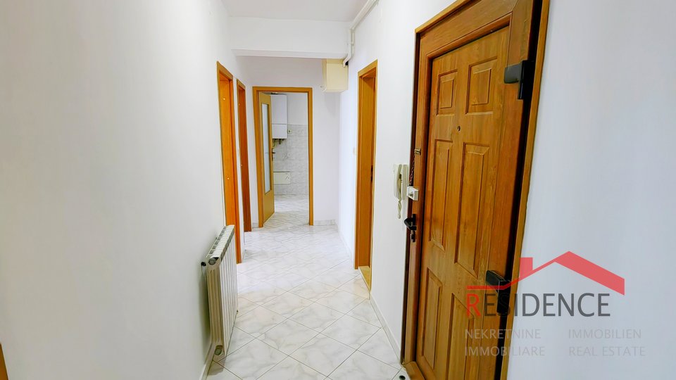 Pula - Monte Zaro, three-room apartment on the second floor