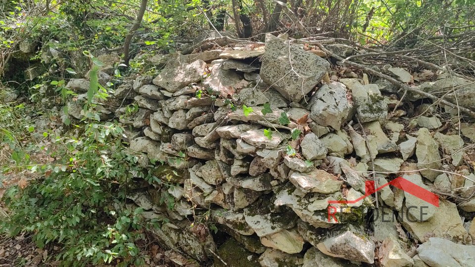 Rakalj, kmetijsko zemljišče na mirni lokaciji