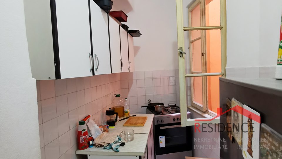 Pola, centro, appartamento con 4 camere da letto, terrazza