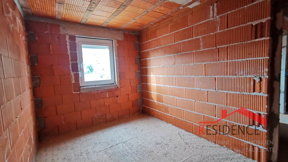 PULA-KAŠTANJER, WOHNUNG IM ERSTEN STOCK, NEUBAU