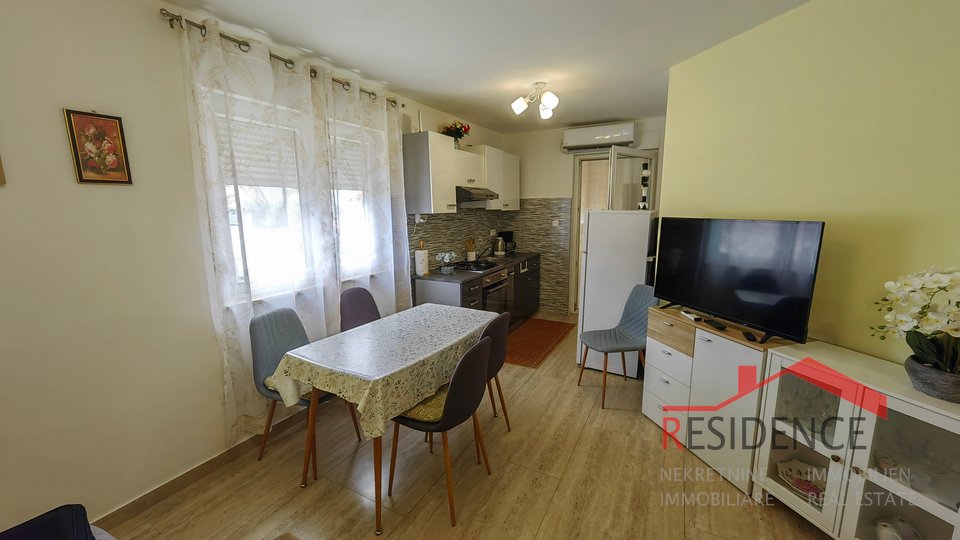 MEDULIN, PRITLIČNI APARTMA Z BAZENOM