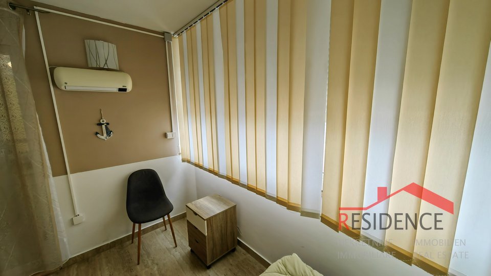 MEDULIN, PRITLIČNI APARTMA Z BAZENOM