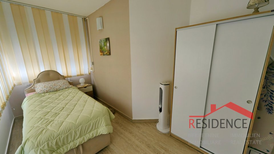 MEDULIN, PRITLIČNI APARTMA Z BAZENOM