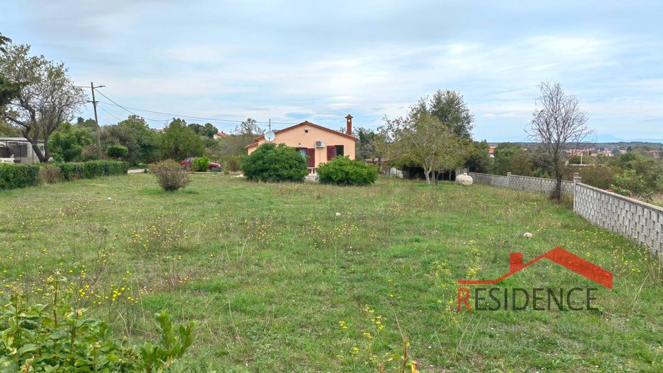 Land, 800 m2, For Sale, Marčana