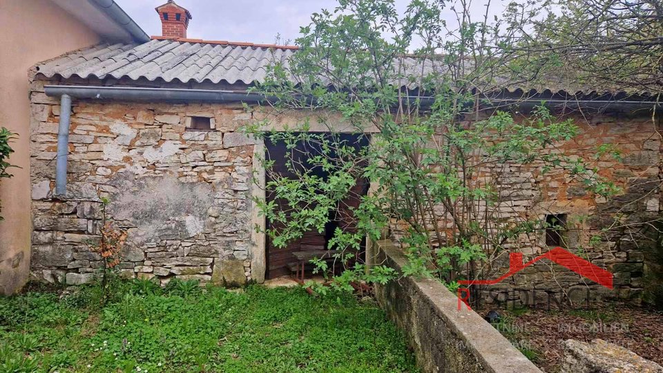 Žminj, vecchia casa in pietra da ristrutturare