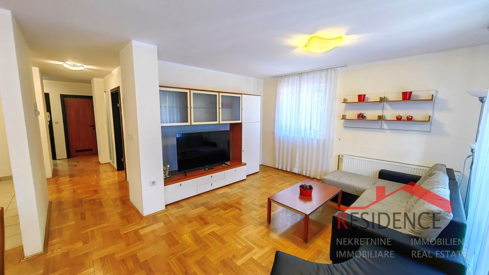 Pula-Verudela, three-room apartment on the upper ground floor