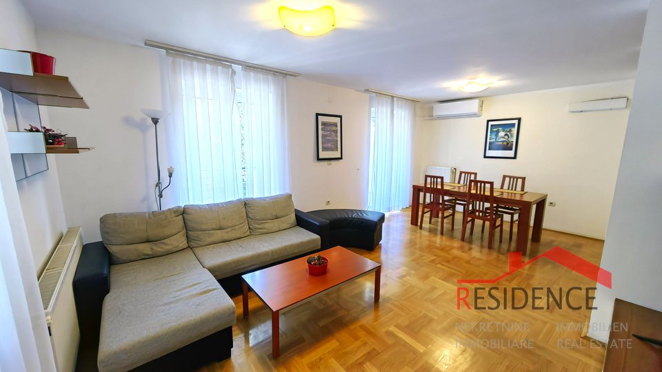 Pula-Verudela, three-room apartment on the upper ground floor