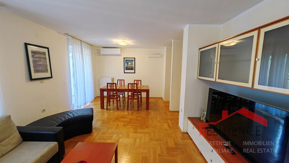 Pula-Verudela, three-room apartment on the upper ground floor