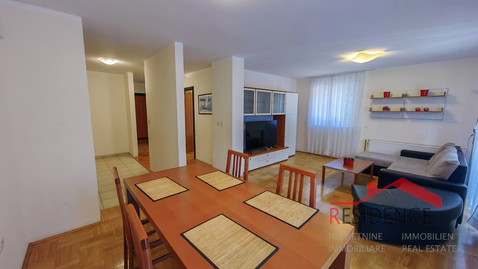 Pula-Verudela, three-room apartment on the upper ground floor