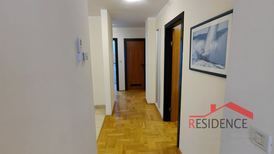 Pula-Verudela, three-room apartment on the upper ground floor