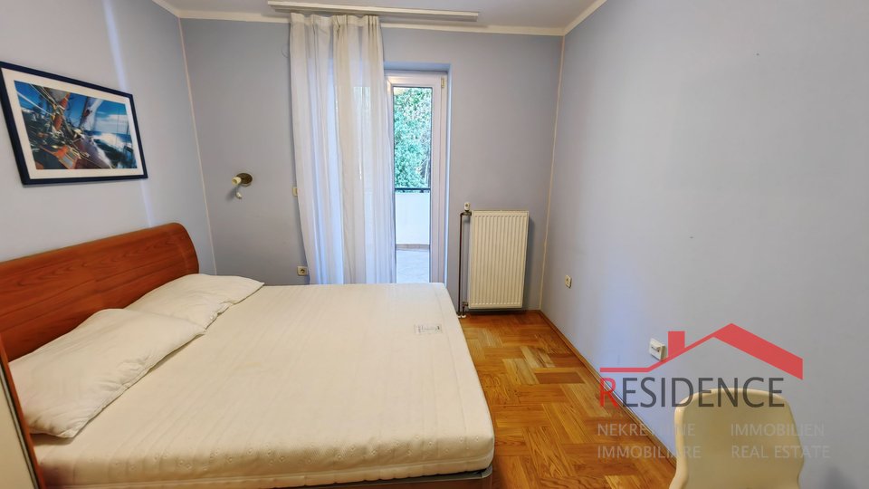 Pula-Verudela, three-room apartment on the upper ground floor