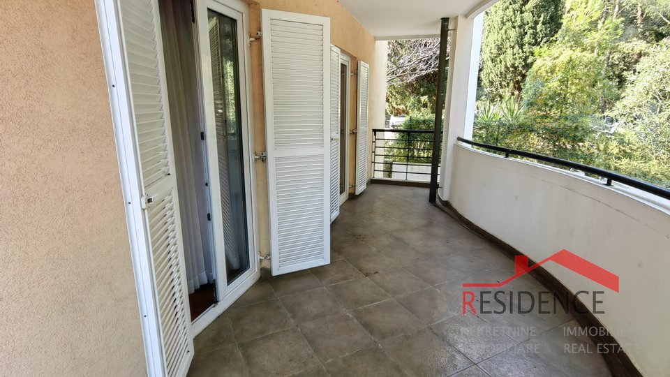 Pula-Verudela, three-room apartment on the upper ground floor