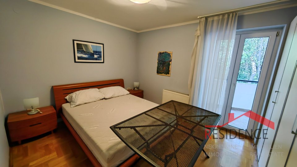 Pula-Verudela, trosoban apartman u visokom prizemlju