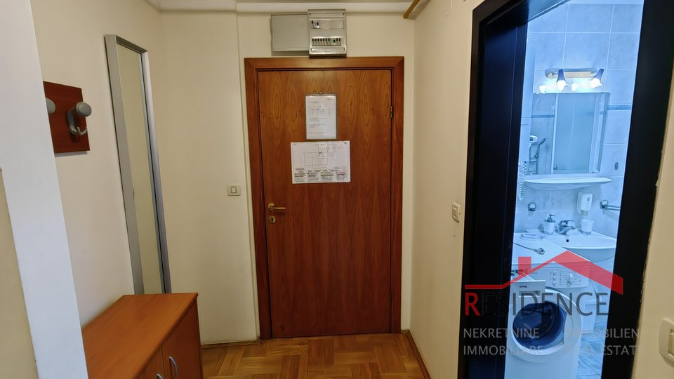 Pula-Verudela, three-room apartment on the upper ground floor